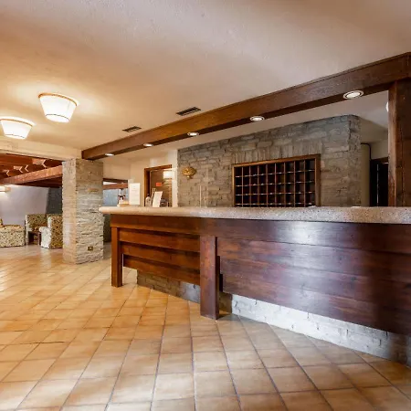 Daire Locazione Turistica La Piazza Deluxe-4 *